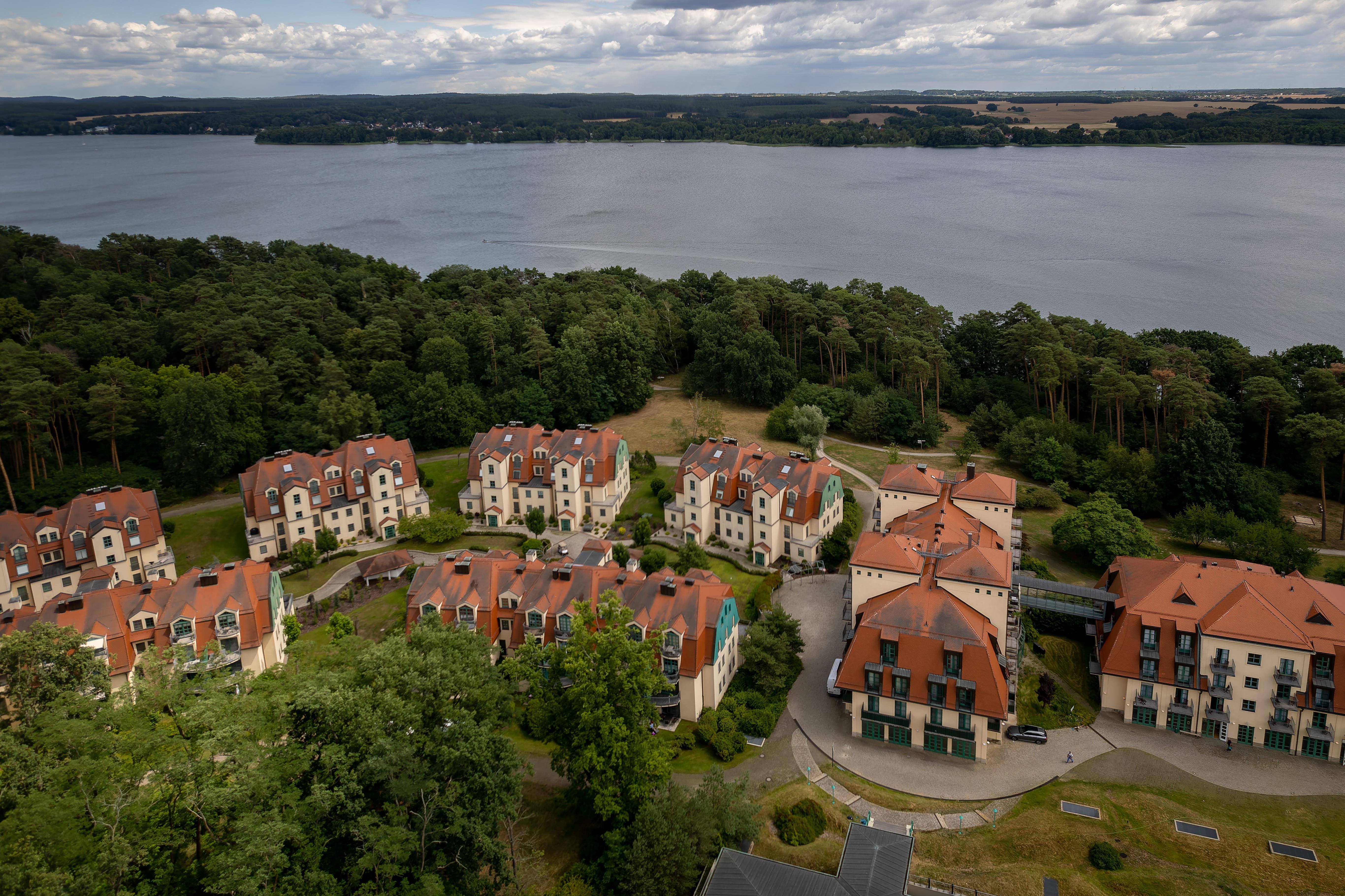 Precise Resort Bad Saarow Bagian luar foto Aerial view of the town