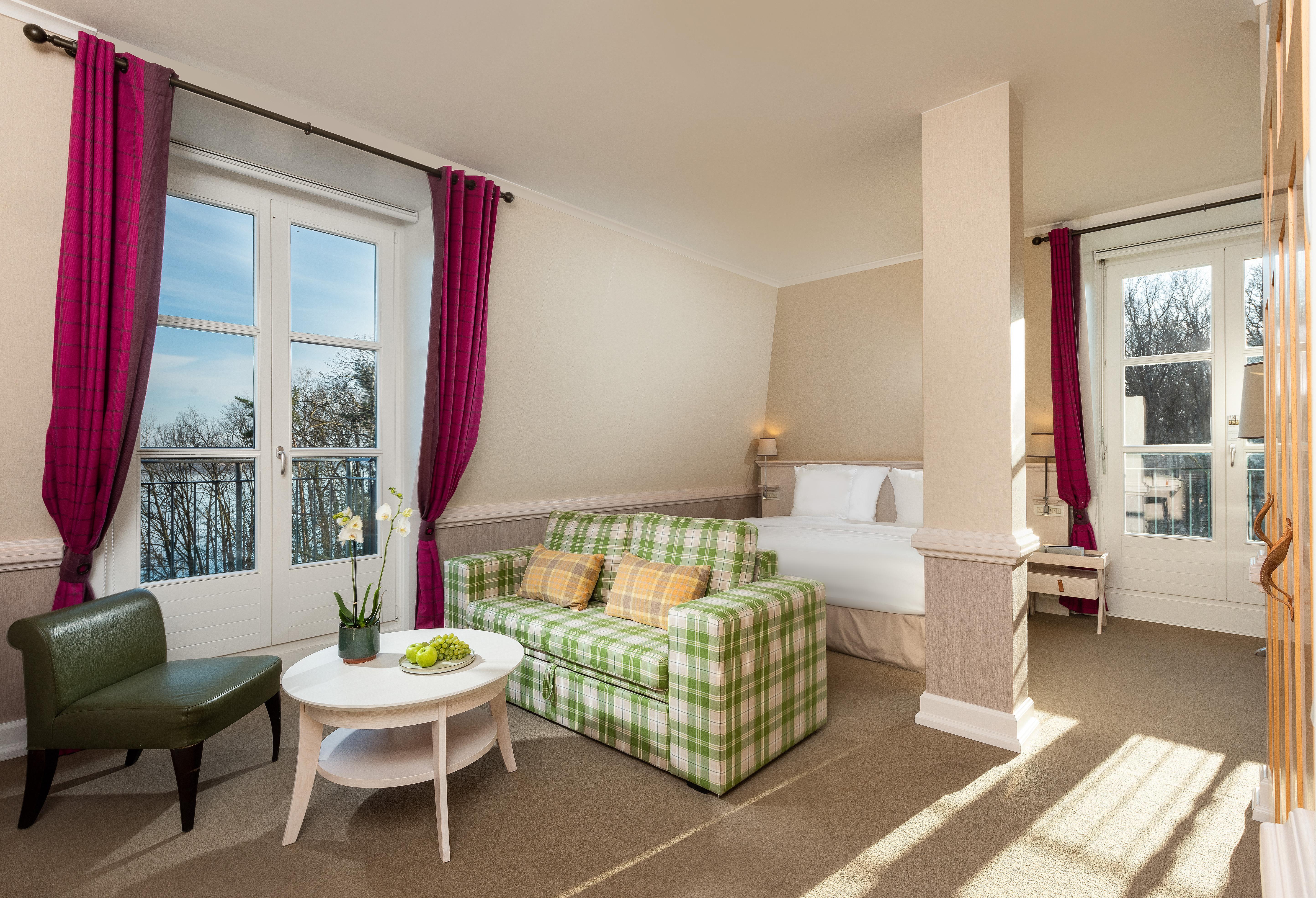 Precise Resort Bad Saarow Bagian luar foto A suite at the Hotel de l'Europe