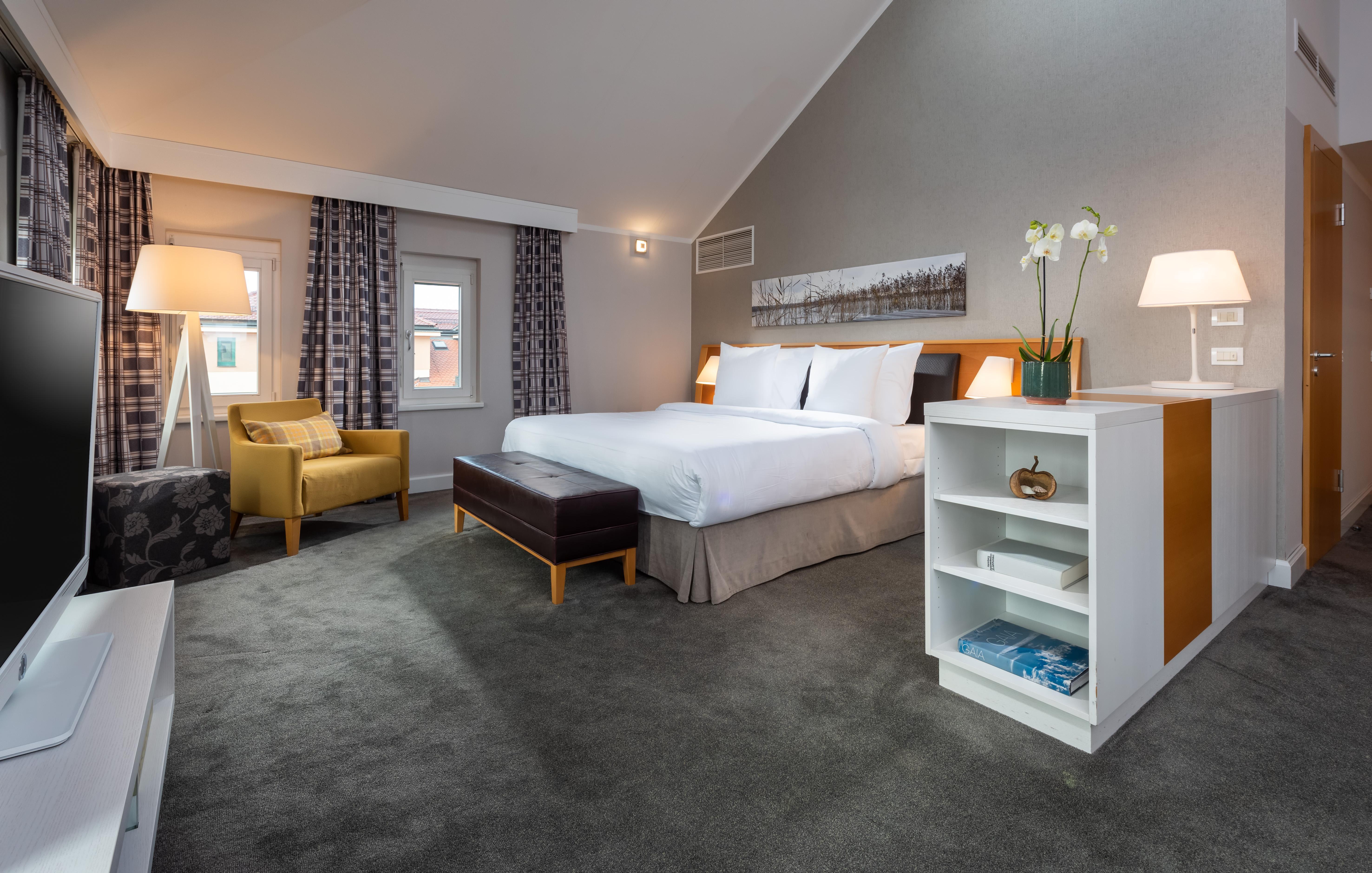 Precise Resort Bad Saarow Bagian luar foto A room at the Hotel du Vin & Bistro, Cheltenham