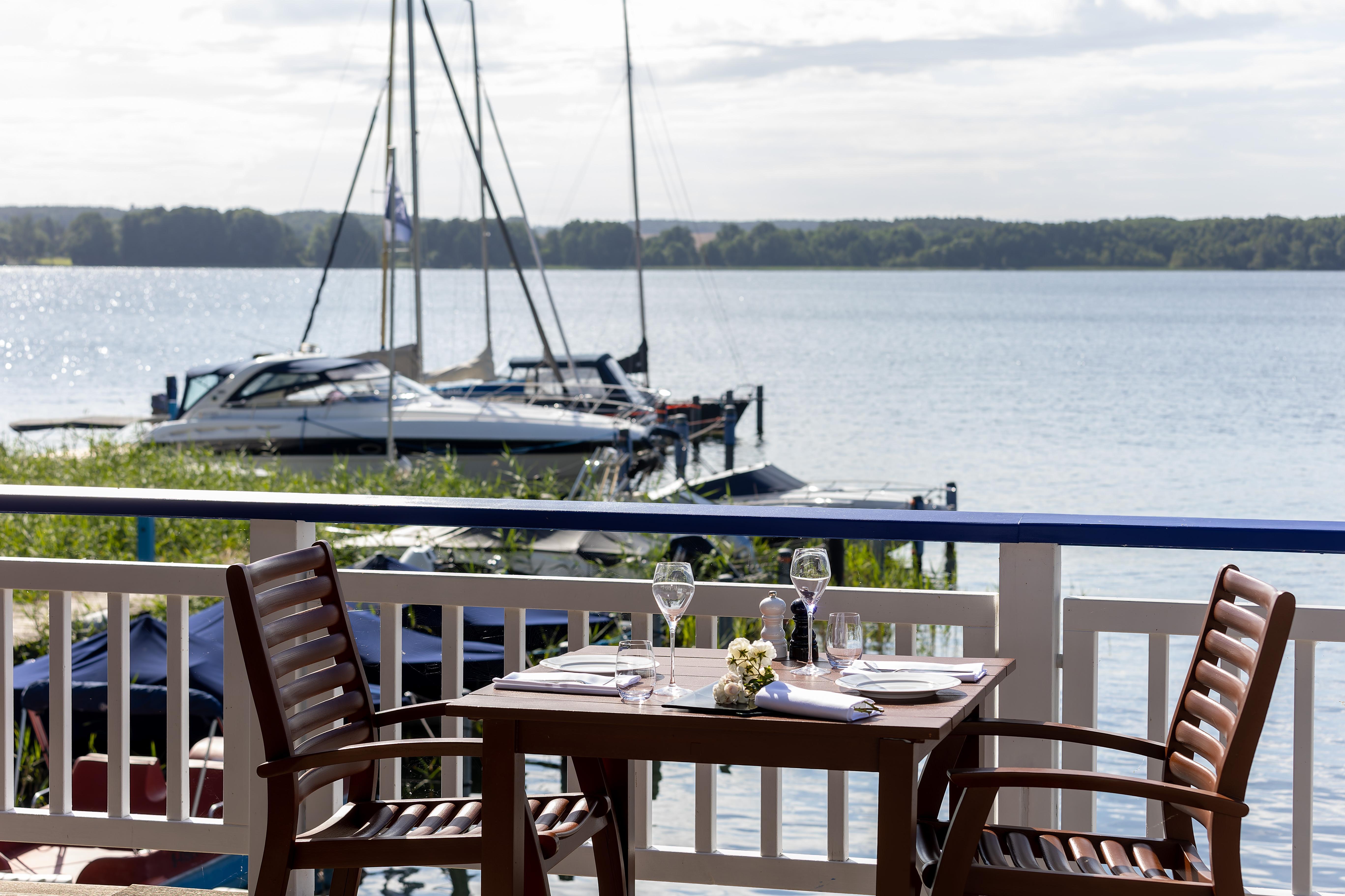 Precise Resort Bad Saarow Bagian luar foto View of the marina