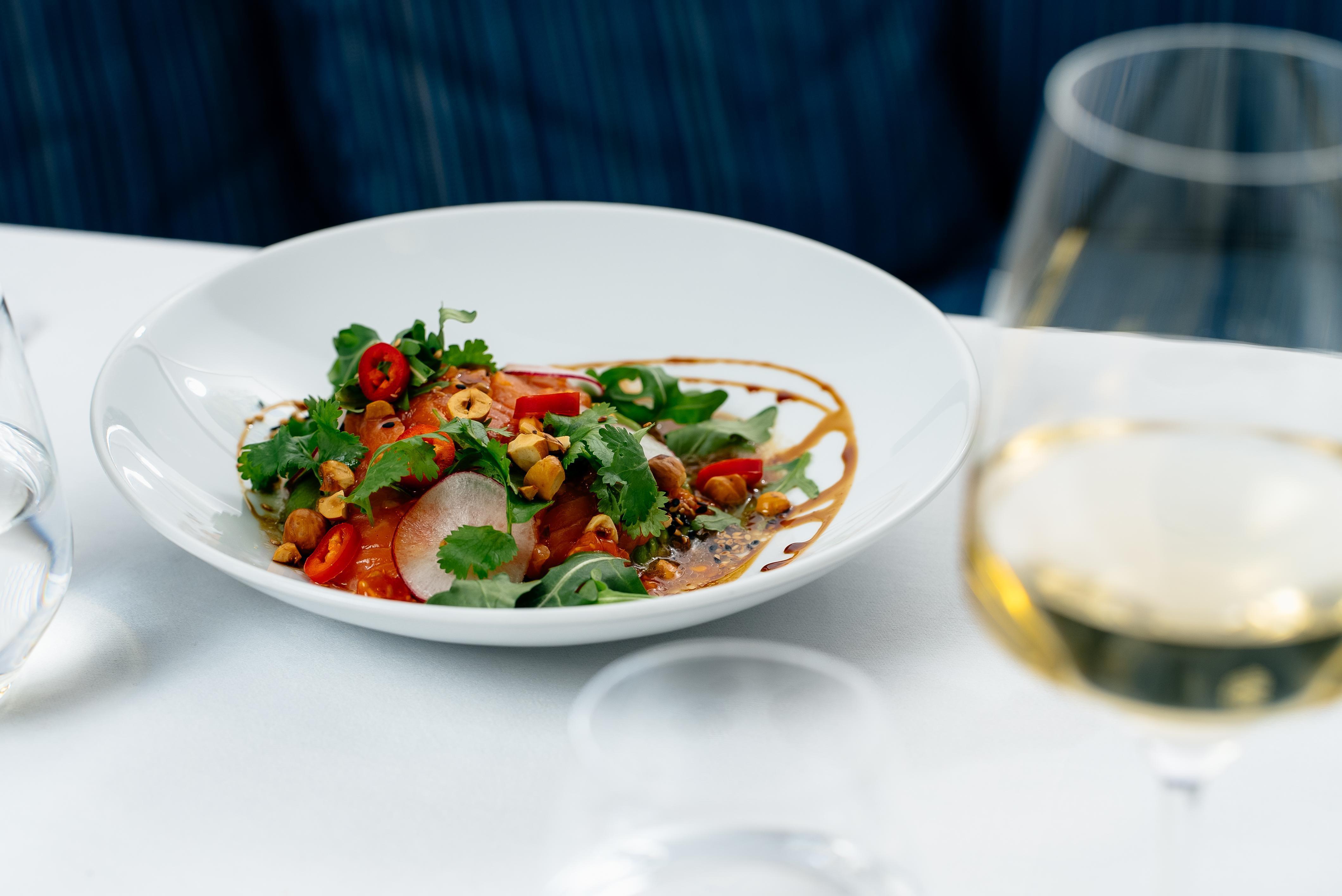 Precise Resort Bad Saarow Bagian luar foto A salad at the restaurant