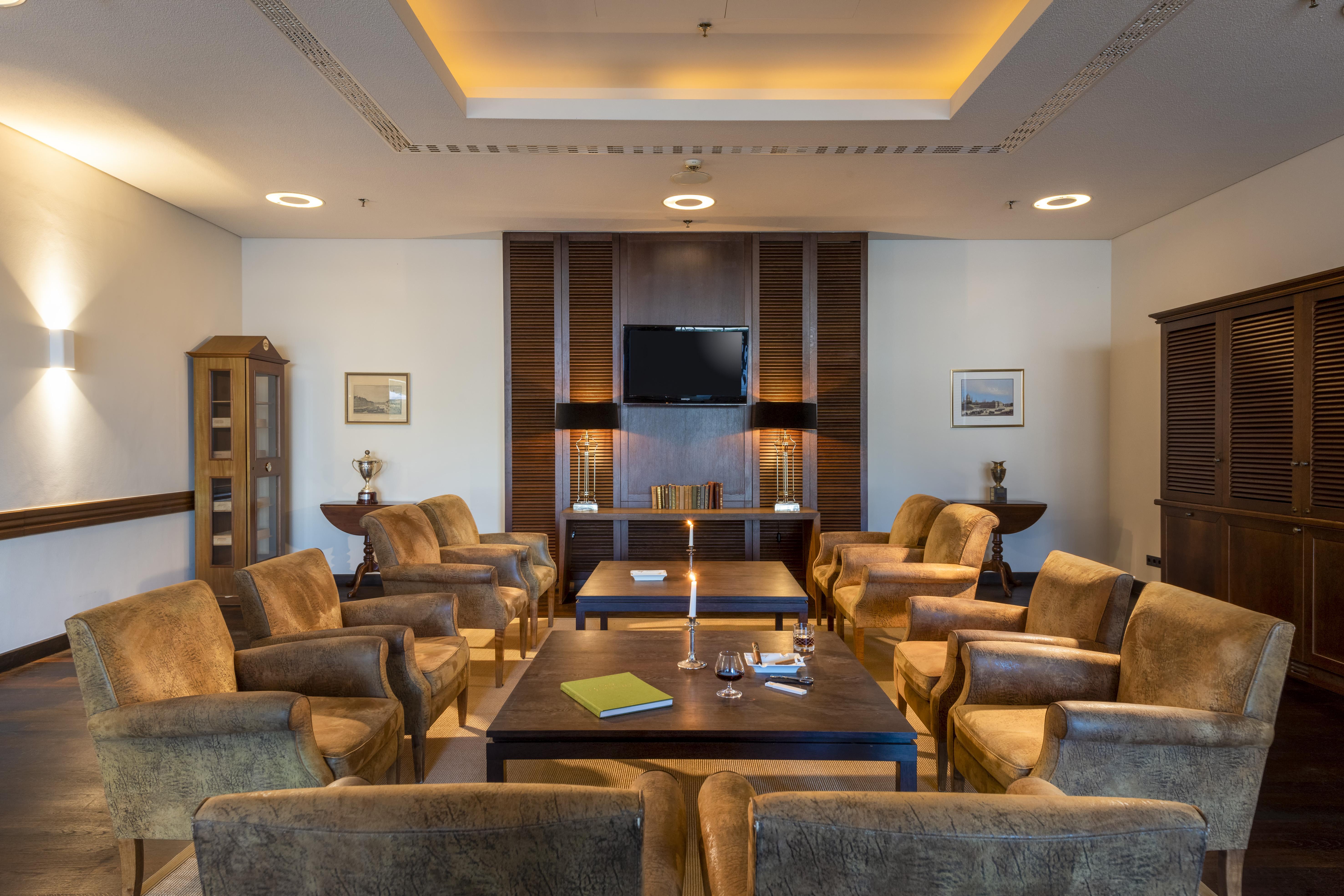 Precise Resort Bad Saarow Bagian luar foto The lounge at the airport
