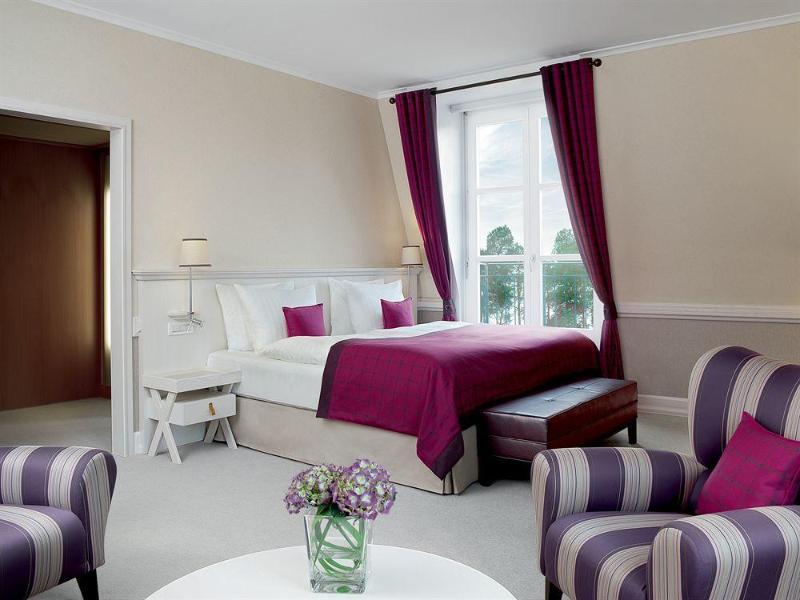 Precise Resort Bad Saarow Bagian luar foto A suite at the hotel